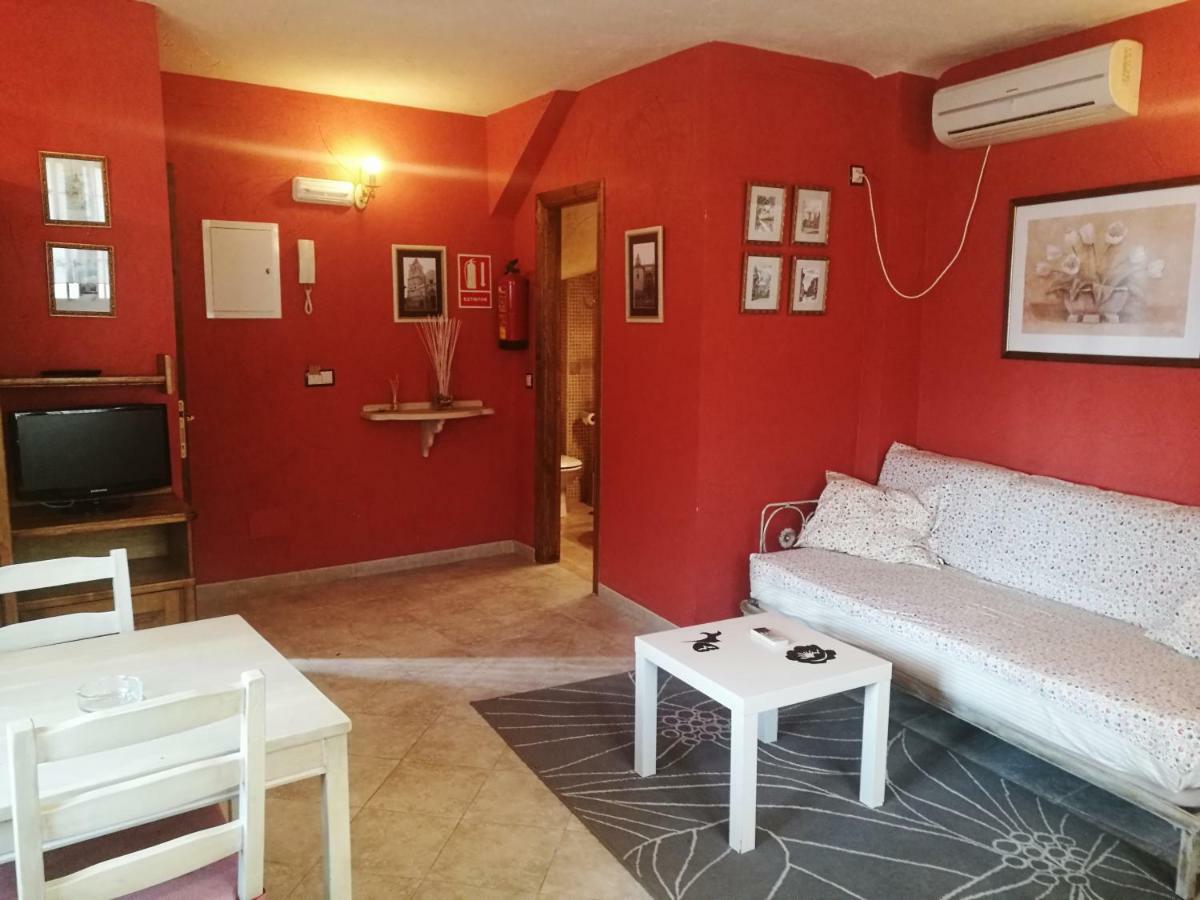 Apartamentos Melchor De Linan Torrelaguna Exterior photo
